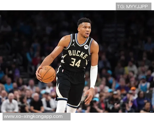 字母哥半场表现抢眼8投5中斩获15分3篮板2助攻独得11分助球队争胜 字母哥半场表现抢眼8投5中斩获15分3篮板2助攻独得11分助球队争胜