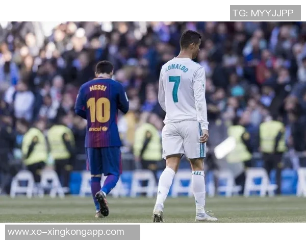 塞梅多传中C罗错失良机做出遗憾手势只差一点就能进球